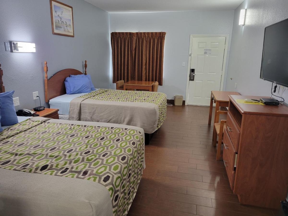 Scottish Inn & Suites Hankamer Экстерьер фото