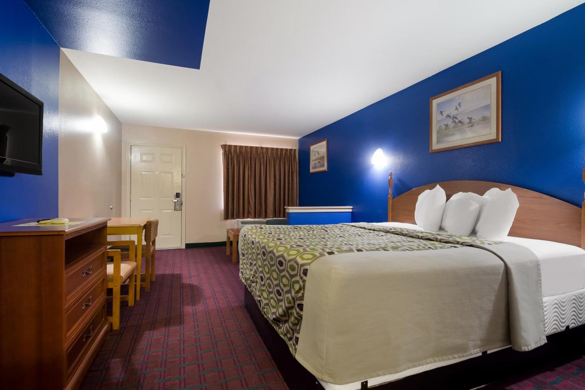 Scottish Inn & Suites Hankamer Экстерьер фото