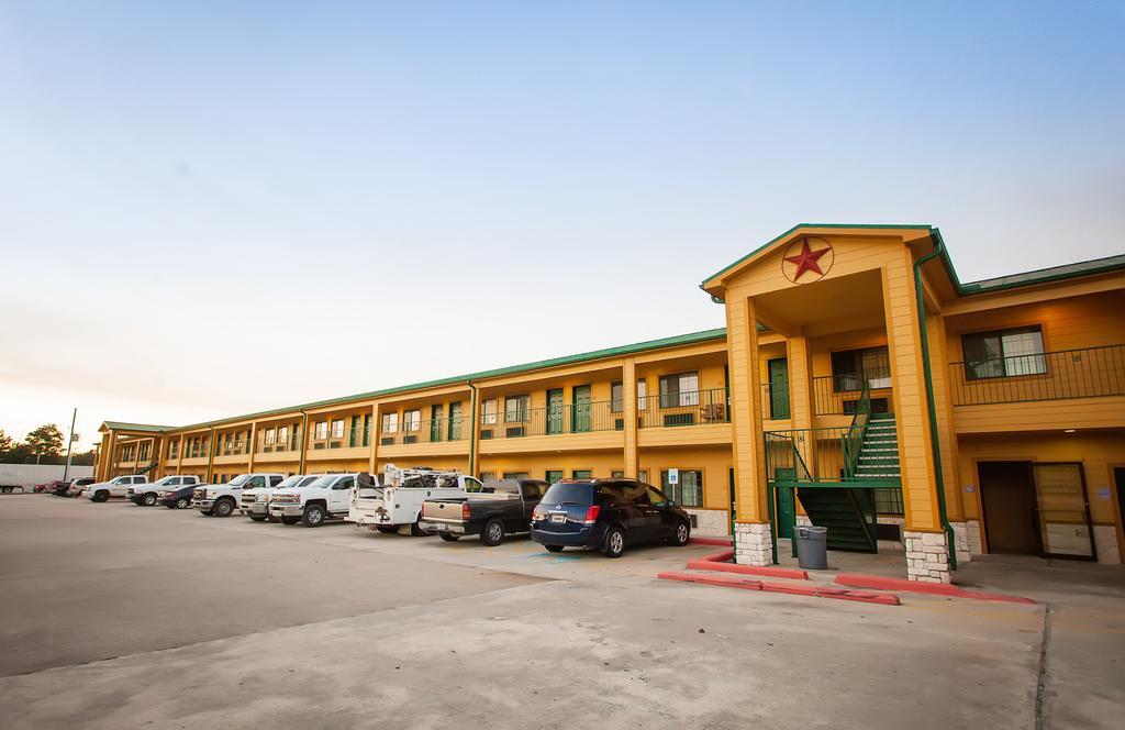 Scottish Inn & Suites Hankamer Экстерьер фото